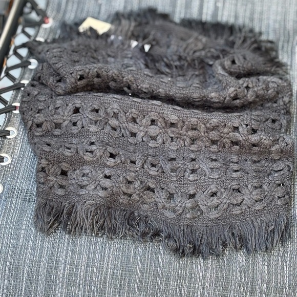 American eagle nwt infinity scarf Elegant dark gray Crochet Scarf - Picture 1 of 3